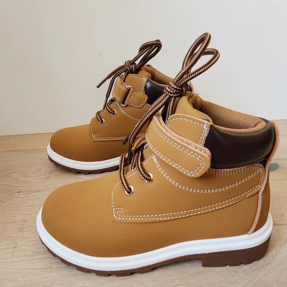 NWOT ZARA KIDS UNISEX KHAKI WINTER BOOTS SIZE 13T
